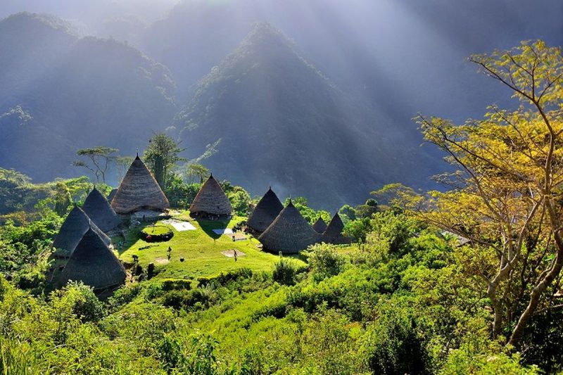 Jelajahi Indahnya Alam dan Budaya Wae Rebo