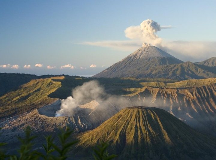 Keindahan dan Keajaiban Gunung Semeru di Jawa Timur yang Memukau Dunia